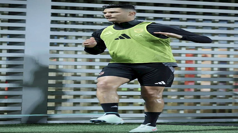 أشرف داري وابنته يتألقان في ملعب مباراة الأهلي وفاركو بصورة مذهلة