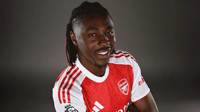 إيزي صفقة أرسنال الجديدة: لاعب شطرنج يتحدى عمالقة السيتي وليفربول