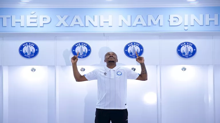 انتقال لاعب الأهلي إلى الدوري الفيتنامي يثير الجدل بعد ارتباطه بالزمالك