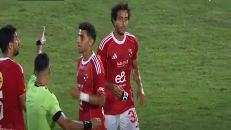 حكم المباراة يتحمل المسؤولية... خبير تحكيمي يرد على طرد محمد هاني في الأهلي