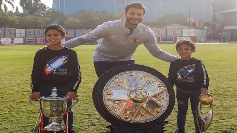 خمسة أشقاء يكشفون سر والدتهم: 15 صورة تسلط الضوء على عائلة محمد الشناوي