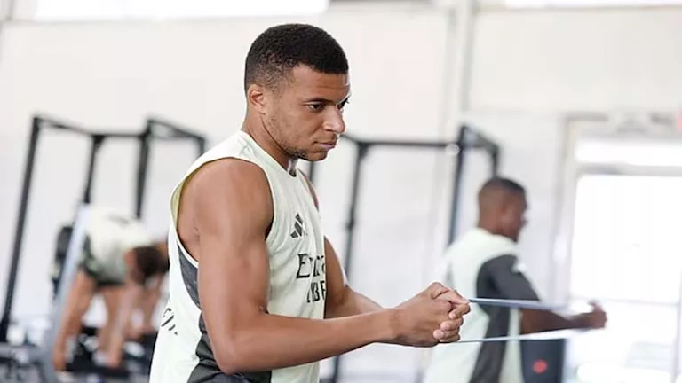 ريال مدريد يتخذ قرارًا بإقالة أخصائية التغذية إثر حادثة تسمم مبابي المثيرة