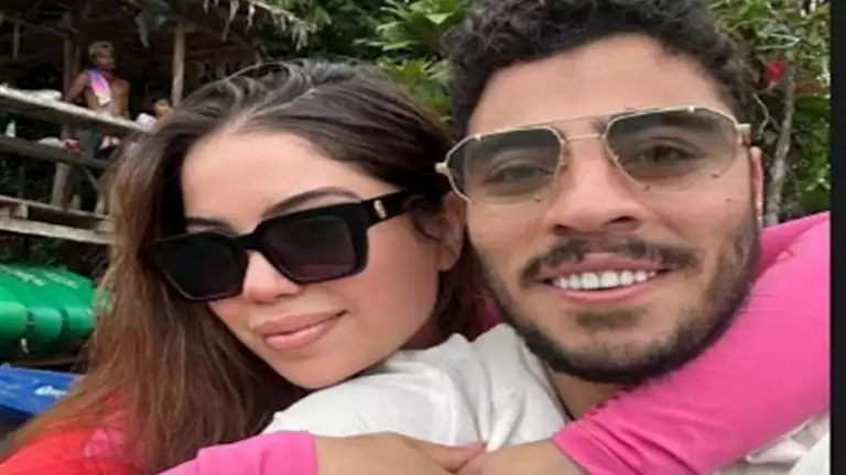 زوجة أكرم توفيق تعبر عن مشاعرها الرومانسية تجاه زوجها لاعب كرة القدم