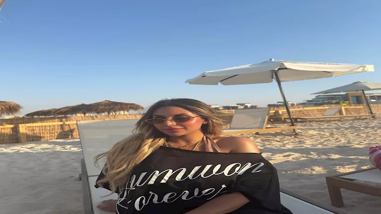 زوجة عمرو السولية تشارك لحظات ممتعة في المصيف من خلال 5 صور جذابة