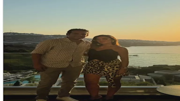 زوجة محمد فضل تحتفل بعيد ميلاده بـ 17 صورة تحمل قبلة ورسالة رومانسية