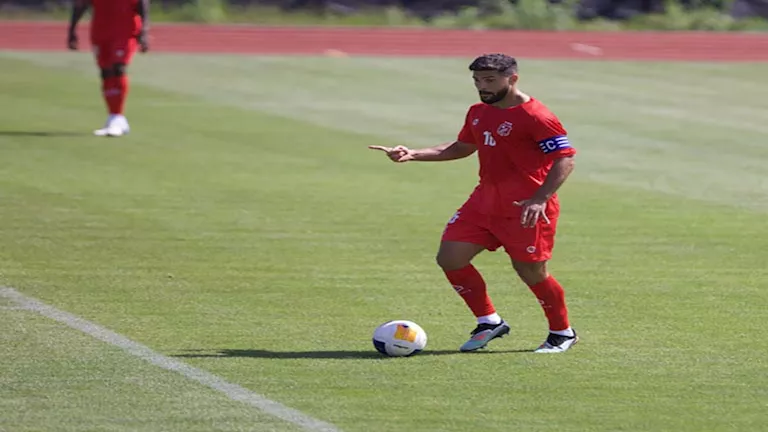 سام مرسي يتألق بقميص الكويت الكويتي في ظهوره الأول ببطولة جديدة