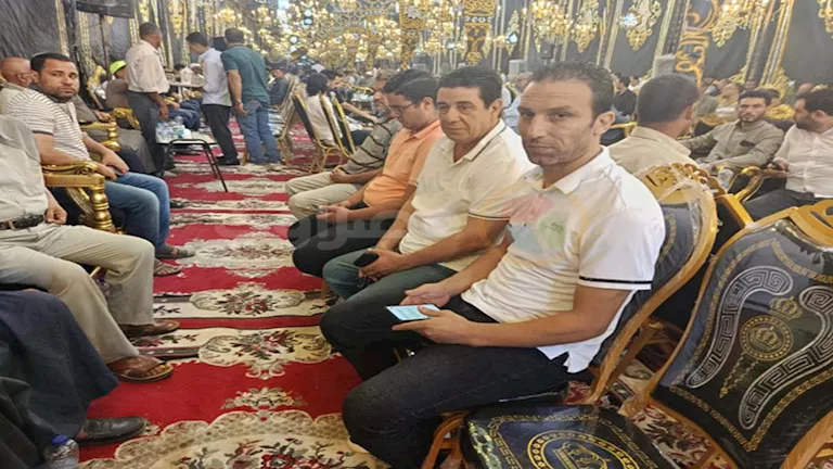 شخصيات رياضية بارزة تحضر عزاء والد حارس مرمى الأهلي محمد الشناوي - صور