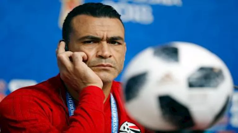 عصام الحضري يقدم التعازي لمحمد الشناوي في وفاة والد الأخير الحزينة