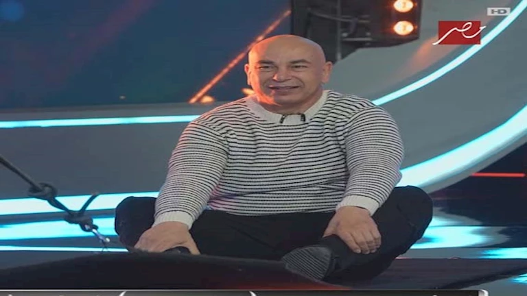 لقطة طريفة تجمع حسام حسن ومساعده خلال مباراة الزمالك ضد سيراميكا