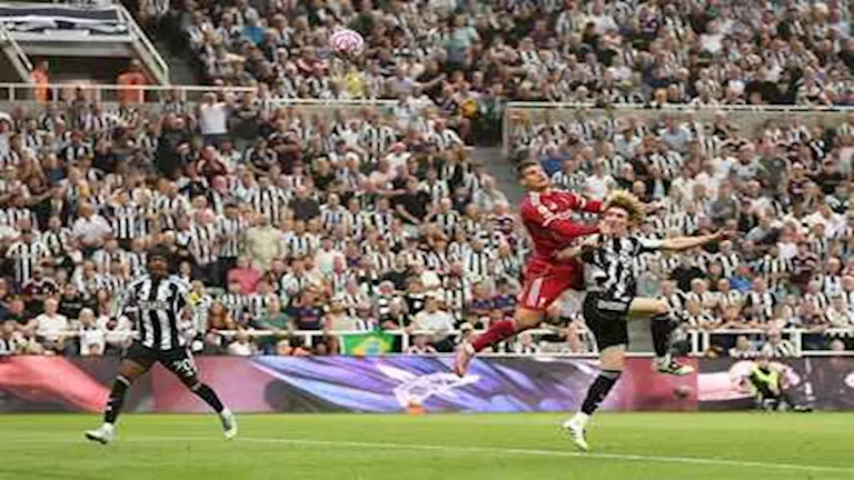 ليفربول يتفوق على نيوكاسل يونايتد بهدف وحيد في مباراة مثيرة لحظة بلحظة