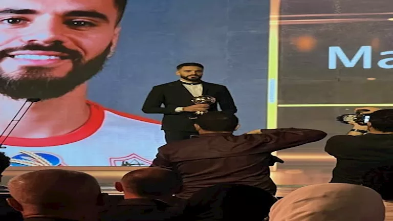 محمود بنتايج يتألق ببدلة التتويج في 8 صور والجمهور يتفاعل بعمق