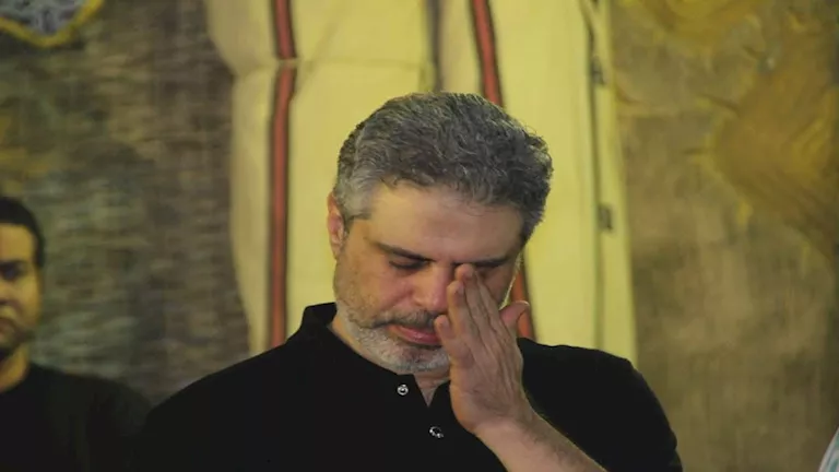 مدرب الزمالك السابق يظهر في عزاء والده لحظات مؤلمة تتصدر المشهد