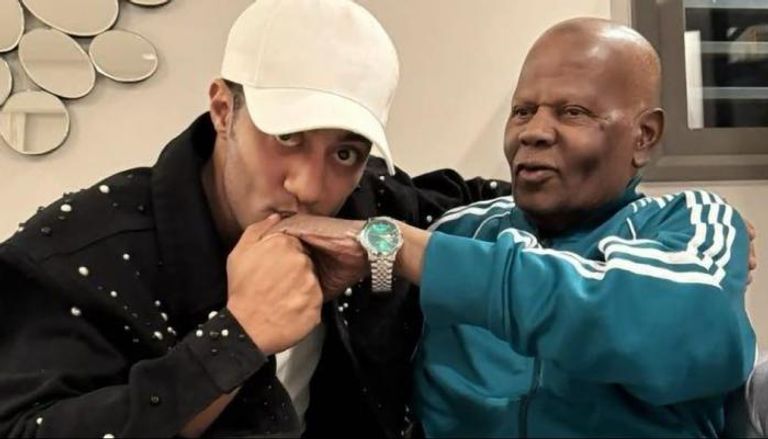 محمد رمضان يعلن موعد عزاء والده