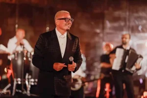 عمرو دياب يشعل جزيرة ياس