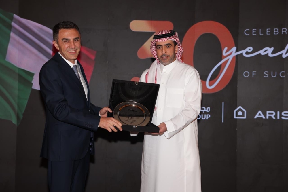 أريستون ومجموعة شاكر تحتفلان بمرور 30 عامًا